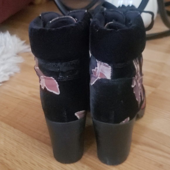 SM New York Booties - Picture 3 of 4